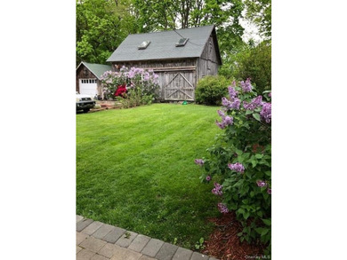 This charming Center Moriches 4/5-bedroom Colonial dates back to - photo 43