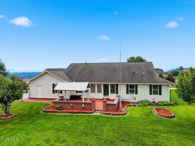 Patriot Hills Golf Course home!!! Immaculate home and first time - photo 4