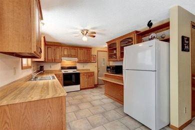 Charming 3-bedroom ranch just two blocks from Lake Pepin, with - photo 9