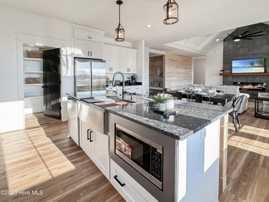 Indulge in the luxurious and refined style of this unparalleled - photo 17