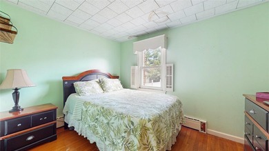 SHOWING BY APPOINTMENT ONLY CALL THE LISTING AGENT 987 E 42nd St - photo 17