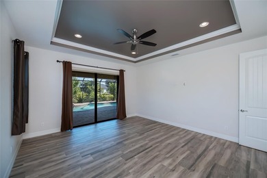 Exquisite 2021 custom-built DM Dean residence on a fully fenced - photo 25