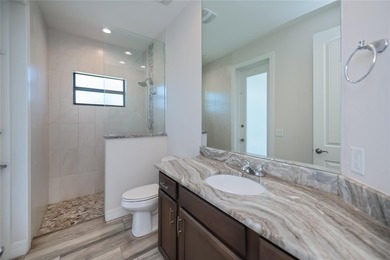Exquisite 2021 custom-built DM Dean residence on a fully fenced - photo 36