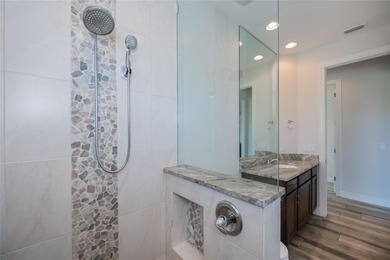 Exquisite 2021 custom-built DM Dean residence on a fully fenced - photo 37