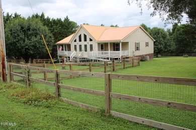 Welcome to 370 Jennings Ln! This beautiful, open, and spacious - photo 3
