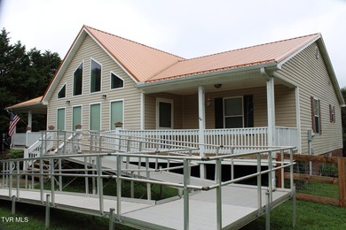 Welcome to 370 Jennings Ln! This beautiful, open, and spacious - photo 4