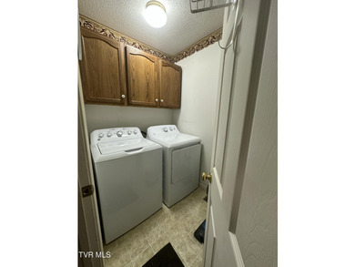 Welcome to 370 Jennings Ln! This beautiful, open, and spacious - photo 9