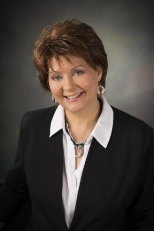 Margie Zaccanelli with RE/MAX Bayshore in MI advertising on LakeHouse.com