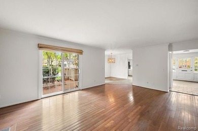 Welcome to this desirable end-unit condo in Bloomfield Hills - photo 11