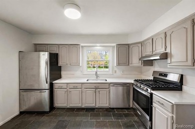 Welcome to this desirable end-unit condo in Bloomfield Hills - photo 16