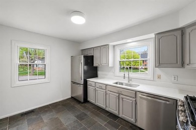 Welcome to this desirable end-unit condo in Bloomfield Hills - photo 19