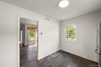 Welcome to this desirable end-unit condo in Bloomfield Hills - photo 20