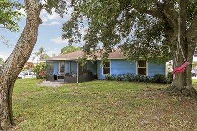 Move-in ready and packed with valuable upgrades, this 3-bedroom - photo 27