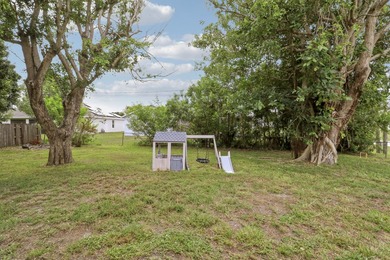 Move-in ready and packed with valuable upgrades, this 3-bedroom - photo 29