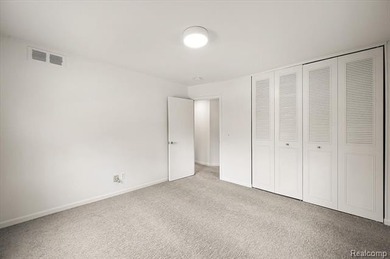 Welcome to this desirable end-unit condo in Bloomfield Hills - photo 30