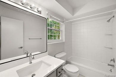 Welcome to this desirable end-unit condo in Bloomfield Hills - photo 31