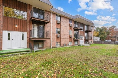 (private lake, pond, coastal) Condo For Sale in Lincoln Rhode Island