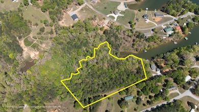 Wow! 4 acres on Lake Secession, located at the end of a quiet - photo 13