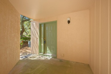 A quaint and beautiful find in Bluewater Bay in the Garden Oaks - photo 2
