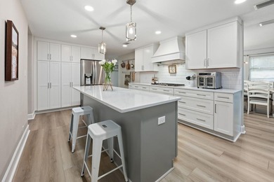 Nestled in the heart of Valparaiso, this 6 bedroom 3 bath gem - photo 1