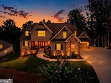 You will be AMAZED at this private, almost NEW construction home - photo 2