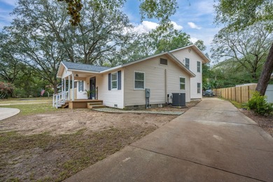 Nestled in the heart of Valparaiso, this 6 bedroom 3 bath gem - photo 6