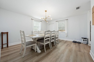 Nestled in the heart of Valparaiso, this 6 bedroom 3 bath gem - photo 8