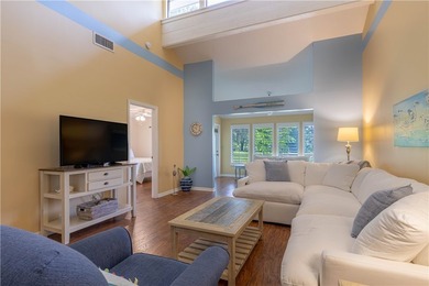 Rarely available, highly desired end unit with lots of privacy - photo 4
