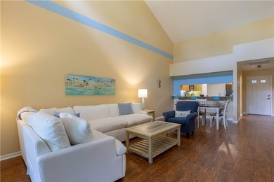 Rarely available, highly desired end unit with lots of privacy - photo 6