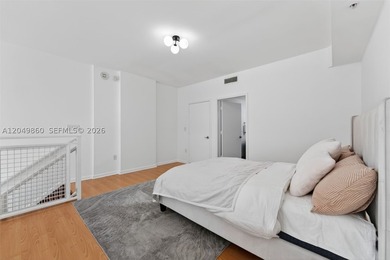 Spectacular loft with stunning urban views in a prime Downtown - photo 11