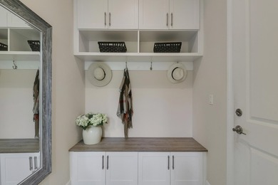 PRIVACY ABOUNDS IN THIS CUL-DE-SAC POOL HOME NESTLED ON AN - photo 11