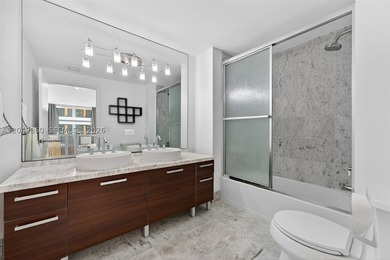 Spectacular loft with stunning urban views in a prime Downtown - photo 13