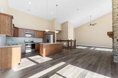 Gorgeous new construction home on the banks of Lake Taneycomo - photo 34