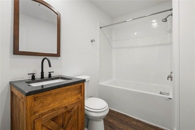Prime investment opportunity, triplex in Gulf Shores! This - photo 10
