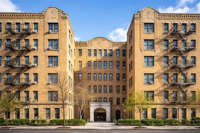 Top-Floor One-Bedroom Coop - Moments from the Beach, Ready for