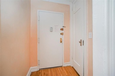 Top-Floor One-Bedroom Coop - Moments from the Beach, Ready for