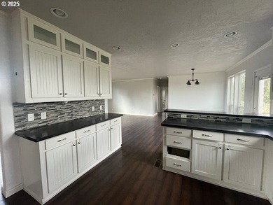 Discover your Central Oregon sanctuary at this 3-bedroom - photo 5