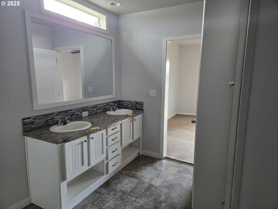 Discover your Central Oregon sanctuary at this 3-bedroom - photo 10