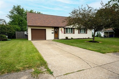 Welcome home to this inviting 4-bedroom, 1.5-bath residence - photo 2