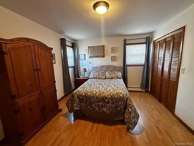Beautiful 3 bedroom Split, Family room 2 Bathrooms Pool w/ Deck - photo 11