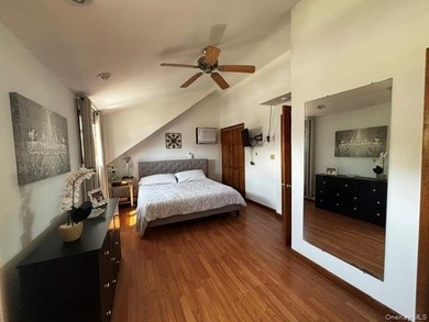 Beautiful 3 bedroom Split, Family room 2 Bathrooms Pool w/ Deck - photo 13