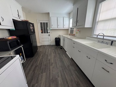 This 3-bedroom 1-bath home with spacious rooms and a unique - photo 15
