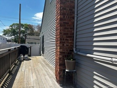 Beautiful 3 bedroom Split, Family room 2 Bathrooms Pool w/ Deck - photo 17