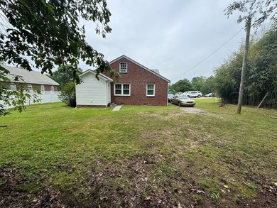 This 3-bedroom 1-bath home with spacious rooms and a unique - photo 21