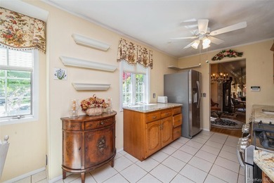Welcome to this meticulously maintained 3 Bedroom 1.5 bath home - photo 4