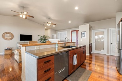 Perched at a comfortable elevation overlooking panoramic ocean - photo 11