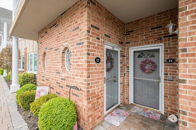 Welcome to this well maintained 2 bedroom, 2 full bath condo - photo 3