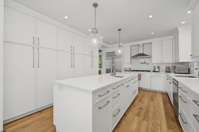 CUSTOM LEEDS-BUILT HOME JUST TWO BLOCKS TO THE BEACH! Built in - photo 17