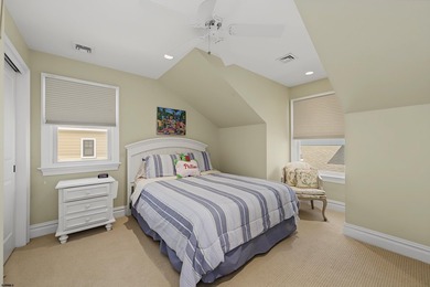 CUSTOM LEEDS-BUILT HOME JUST TWO BLOCKS TO THE BEACH! Built in - photo 36
