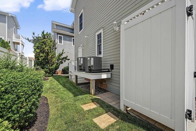 CUSTOM LEEDS-BUILT HOME JUST TWO BLOCKS TO THE BEACH! Built in - photo 39